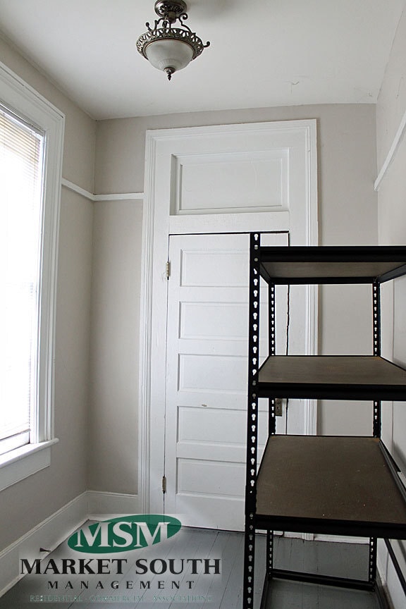 Building Photo - 308 E Waldburg St