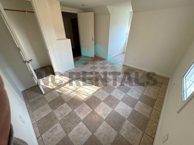 Building Photo - UNDER RENOVATION: Spacious 6-Bedroom, 2-Ba...