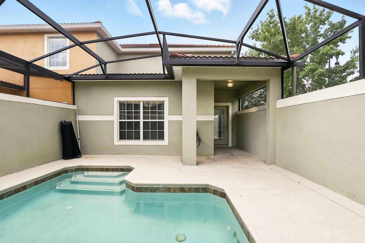 Building Photo - 8949 Bismarck Palm Rd