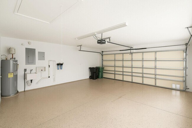 Building Photo - 12040 SW Elsinore Dr