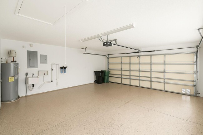 Building Photo - 12040 SW Elsinore Dr