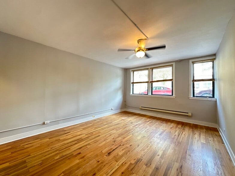 Building Photo - 1034 W George St