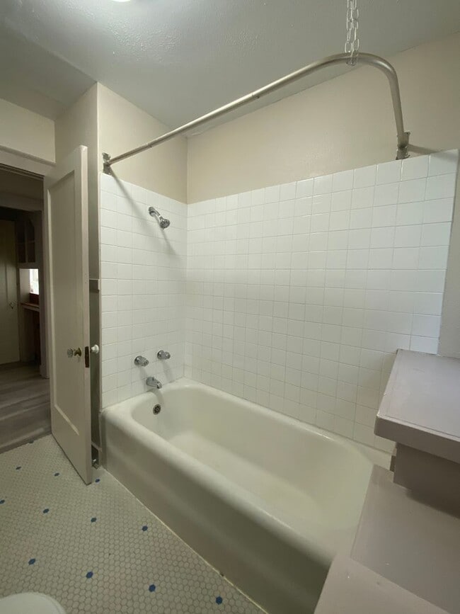 Building Photo - Charming Mt. Tabor Home with Loft & Basement Bonus Space!