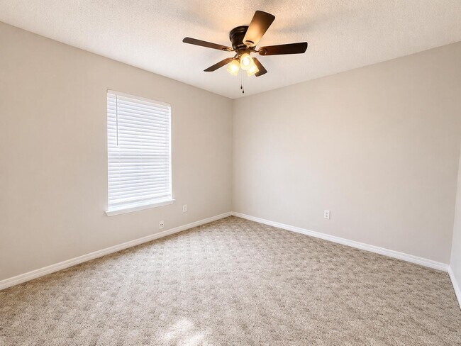 Building Photo - 2722 Shalimar Dr