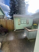 Building Photo - 4824 San Francisco Dr NE