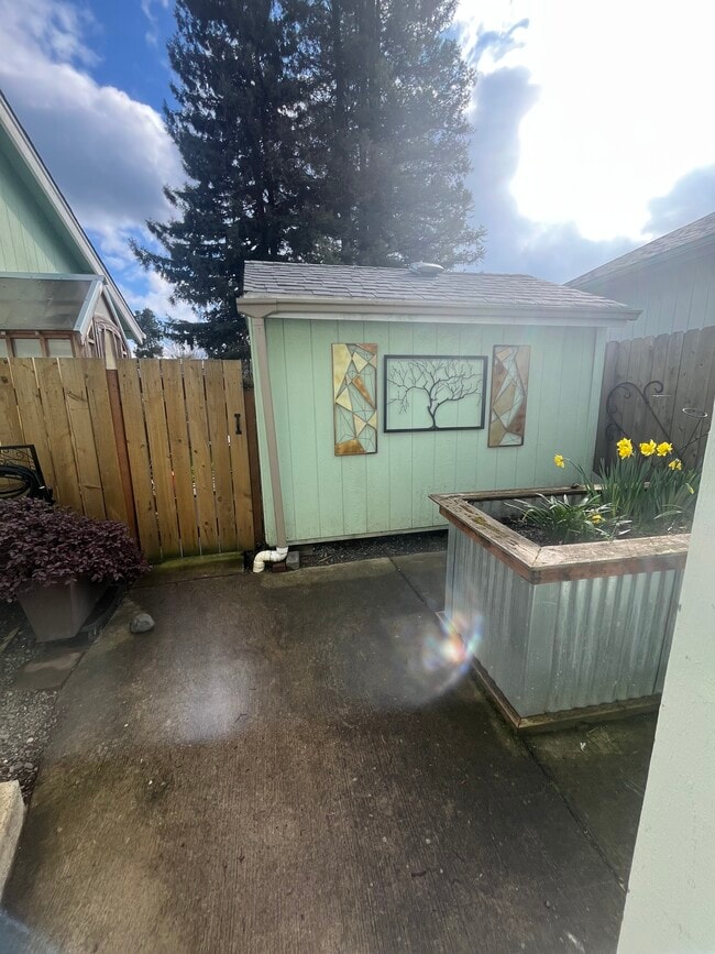 Building Photo - 4824 San Francisco Dr NE