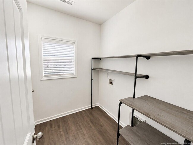 Building Photo - 143 Ledgebrook Ln