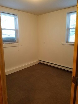 Interior Photo - 421 University Ave W