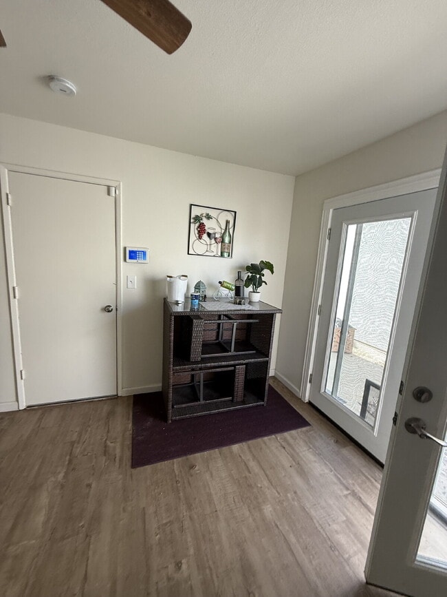 Building Photo - Solar savings on energy. 3rd bonus room.   2 Car Garage, Private Yard, Spacious upgraded interior.