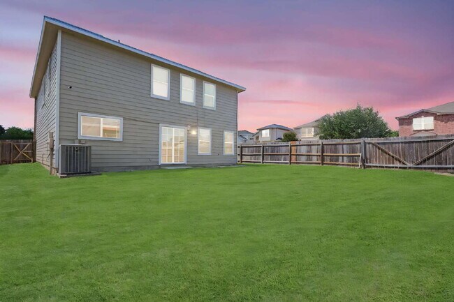 Building Photo - Spacious 4-bedroom, 2.5-bath home with 2,3...