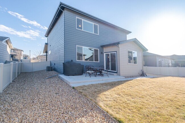 Building Photo - Stunning 3 Bed 2.5 Bath Home in Harvest Village