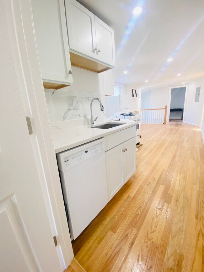 Building Photo - 48 Moulton Rd