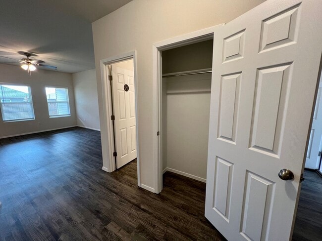 Building Photo - 8109 Dogwood Dr