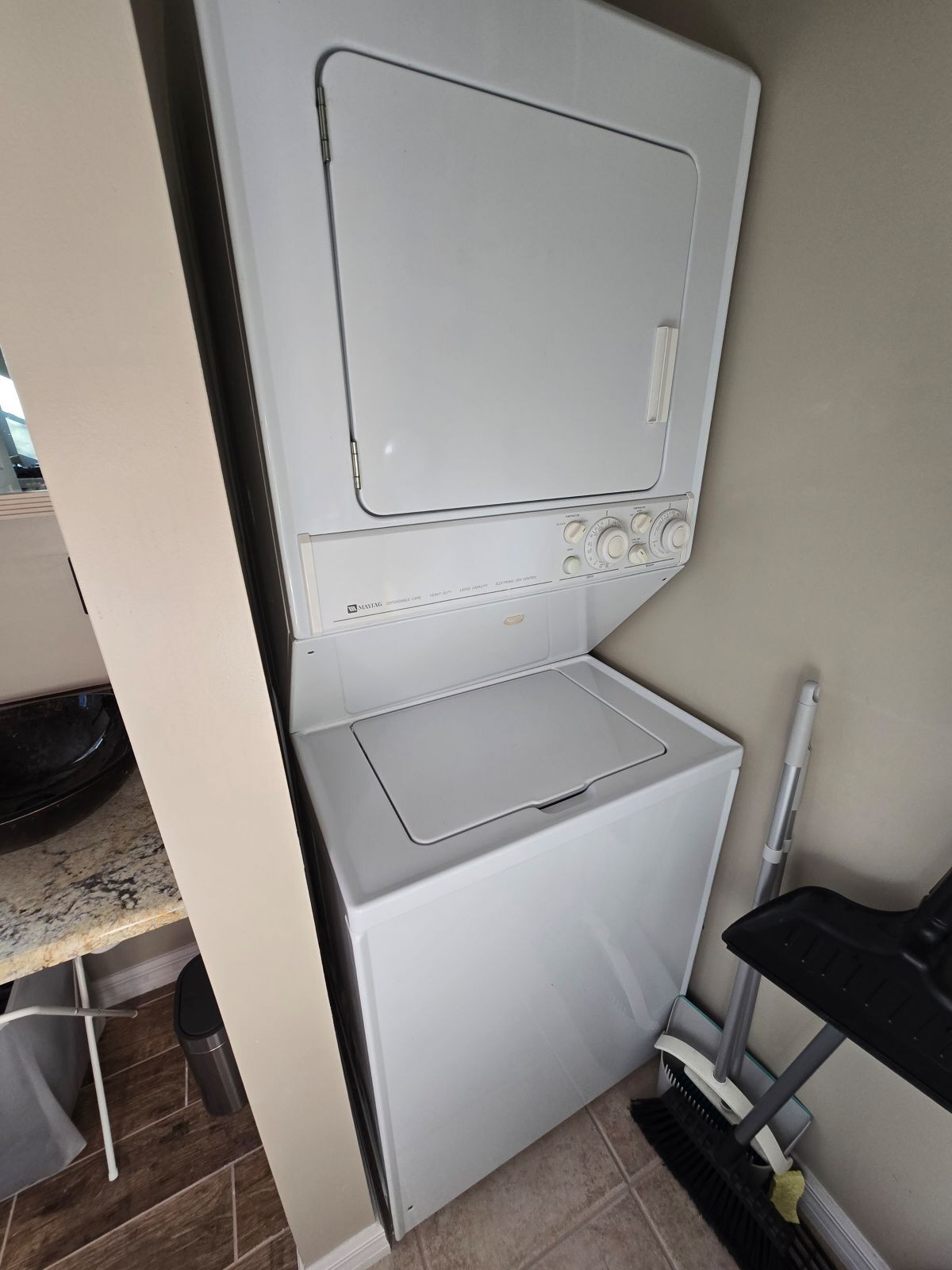 Laundry unit - 1561 5th Ct