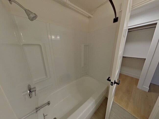 Building Photo - 685-695 East 16th Alley