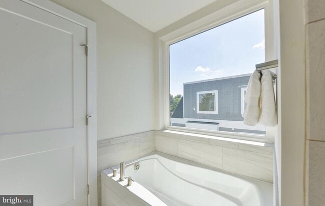 Building Photo - 2815 24th Rd S