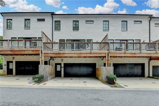 Building Photo - 6892 Roswell Rd NE