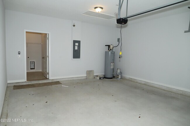Building Photo - 220 Modesto Dr