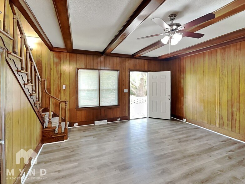 Building Photo - 127 Forest Hills Dr