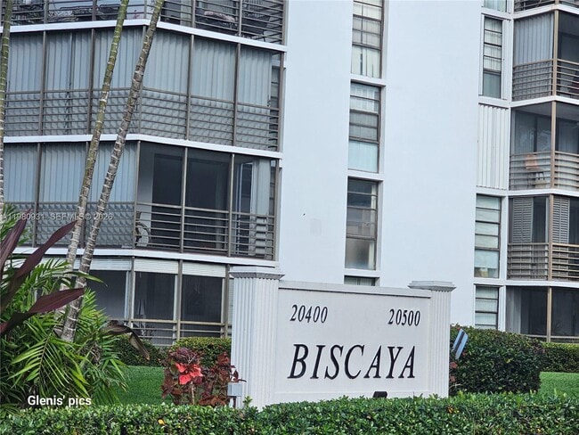 Building Photo - 20500 W Country Club Dr