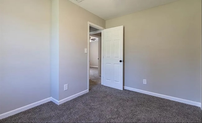 Building Photo - 917 Gateway Dr