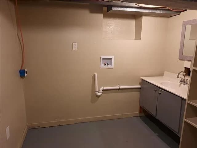 Laundry - 1461 E 66th Ter