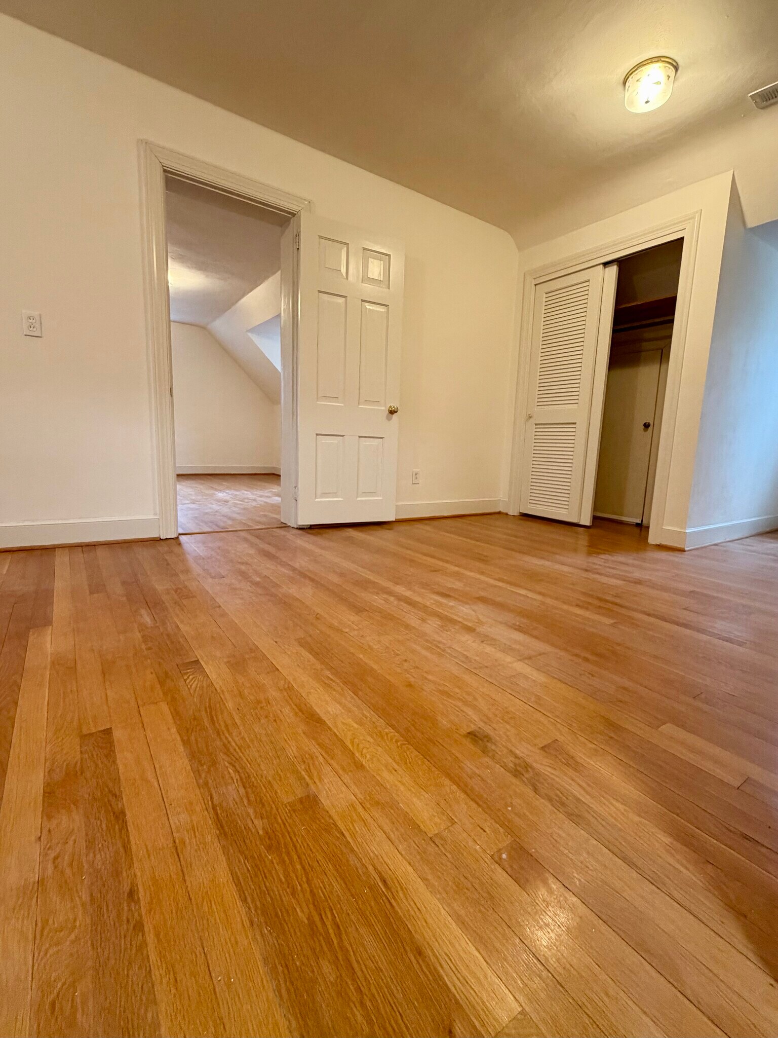 Building Photo - 134 Hull St