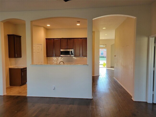 Building Photo - 1001 English Ivy Dr