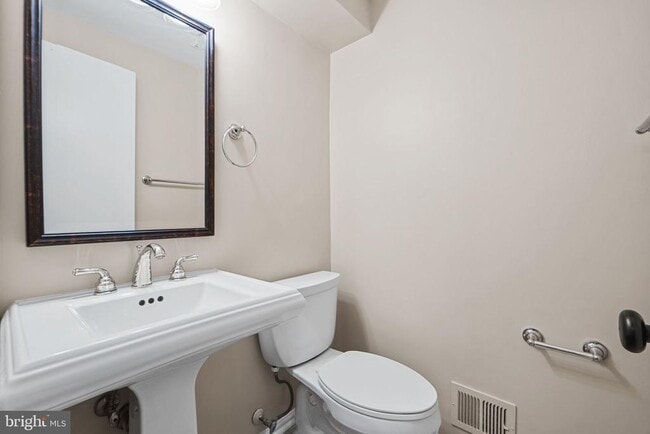 Building Photo - 6361 Woodland Ridge Ct
