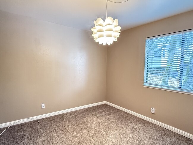 Building Photo - 77 Village Cir