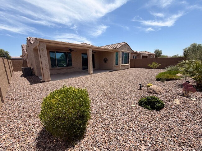 Building Photo - 2 Bed 2 Bath + Den Long-Term Rental in Anthem at Merrill Ranch!