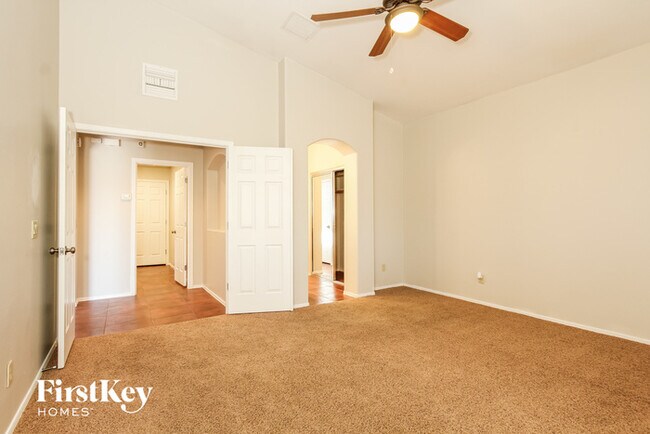 Building Photo - 8229 N Sombrero Point Dr
