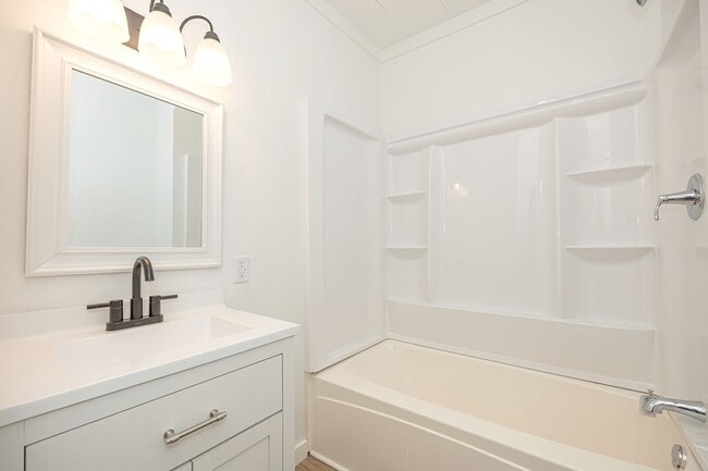 Building Photo - Freshly Renovated Rental Property!