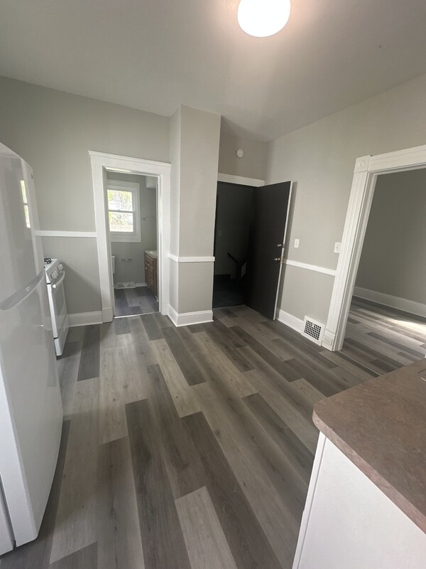 Building Photo - 3155 W 84th St