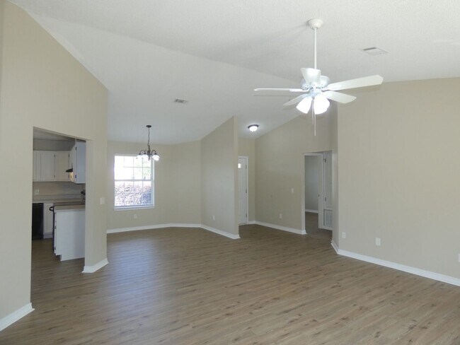 Building Photo - Spacious 3-Bedroom Home - Half Acre Lot