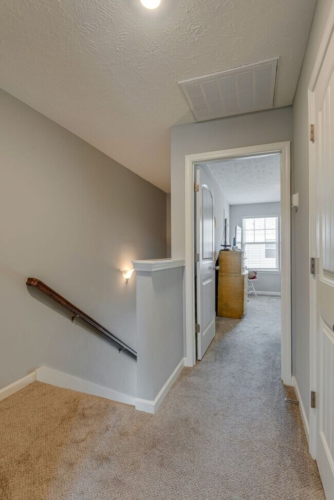 Building Photo - ***MOVE IN READY*** Heritage Place Townhom...
