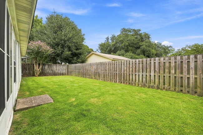 Building Photo - 148 Meadowbrook Ct