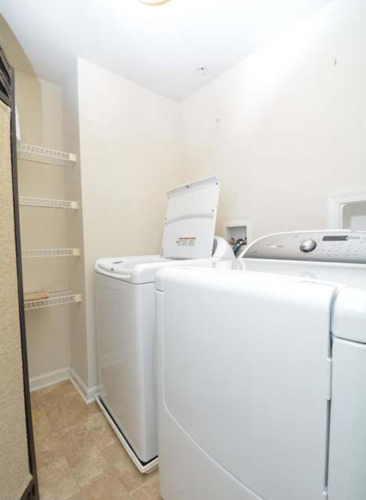 Building Photo - 904 Hall Station Dr
