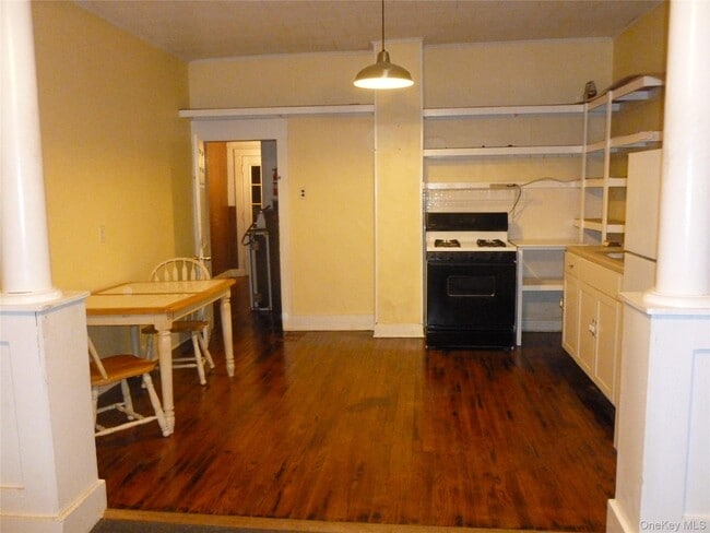 Building Photo - 19 Main St