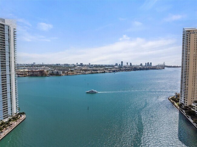 Building Photo - 300 S Biscayne Blvd