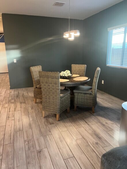 Building Photo - 2764 E Sequoia Dr