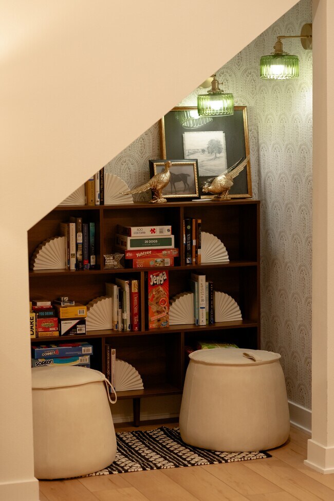 Building Photo - 1204 SW Franklin Dr