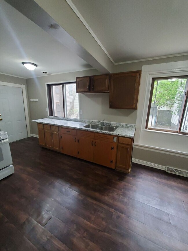 Building Photo - 1613-1615 Taylor Ave. (Duplex)