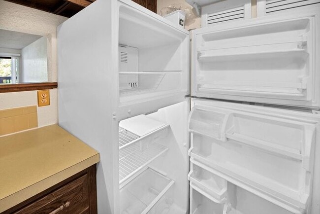 Building Photo - Charming 2-Bed Condo Near CMU & St. Mary’s...