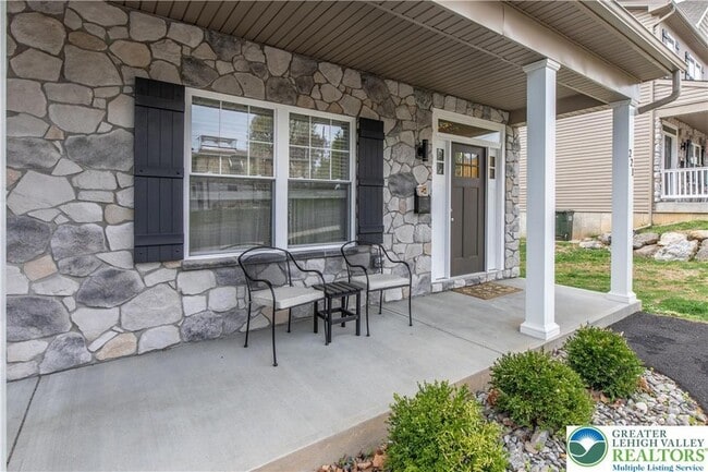 Building Photo - 221 Craig Ave