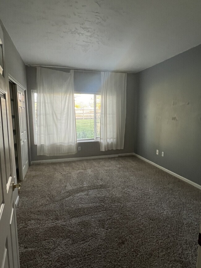 Building Photo - 5427 S Dover St