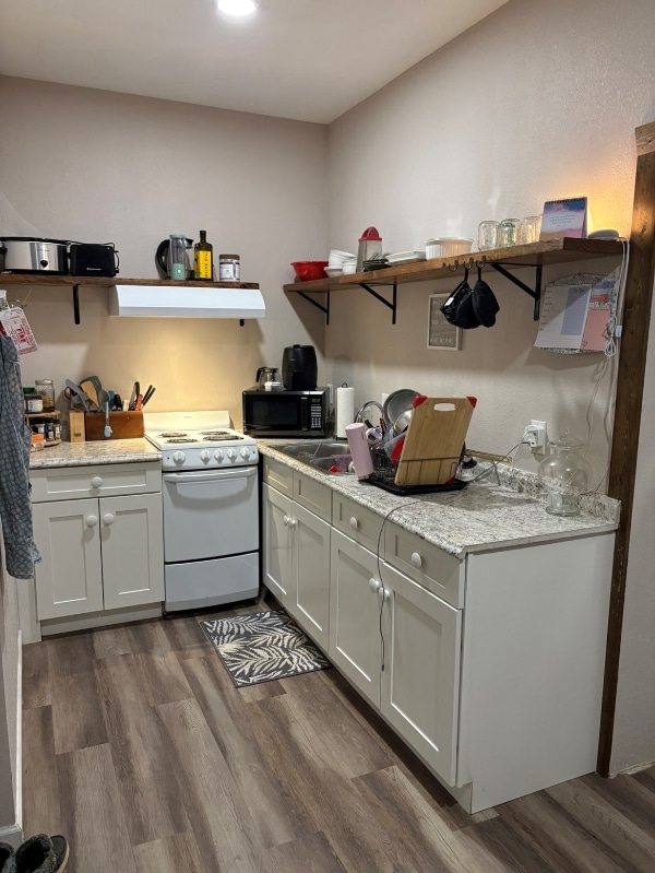 Building Photo - 214 Main St