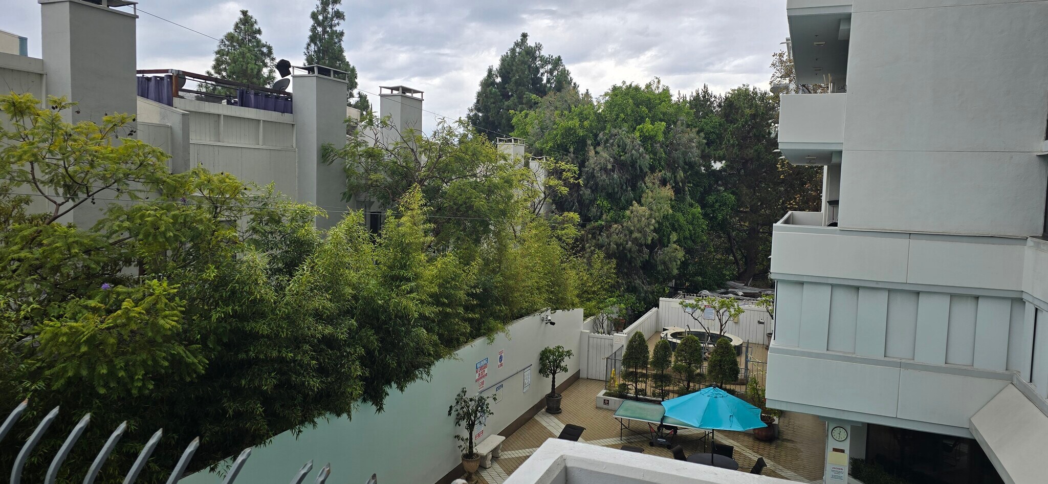 Building Photo - 10660 Wilshire Blvd