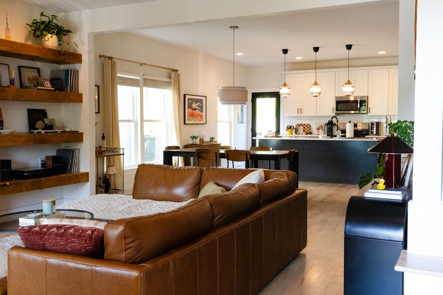 Building Photo - 3051 Hillside Rd