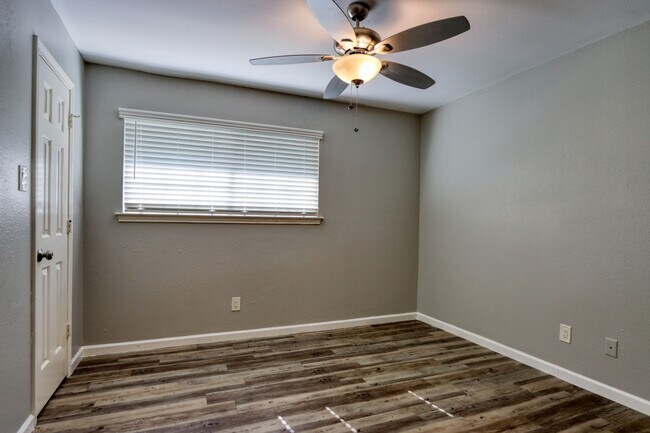 Building Photo - 317 Benjamin St